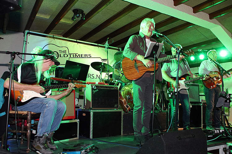 Muzikaal 60 & 70's feest door de SDWA met The Oldtimers_35